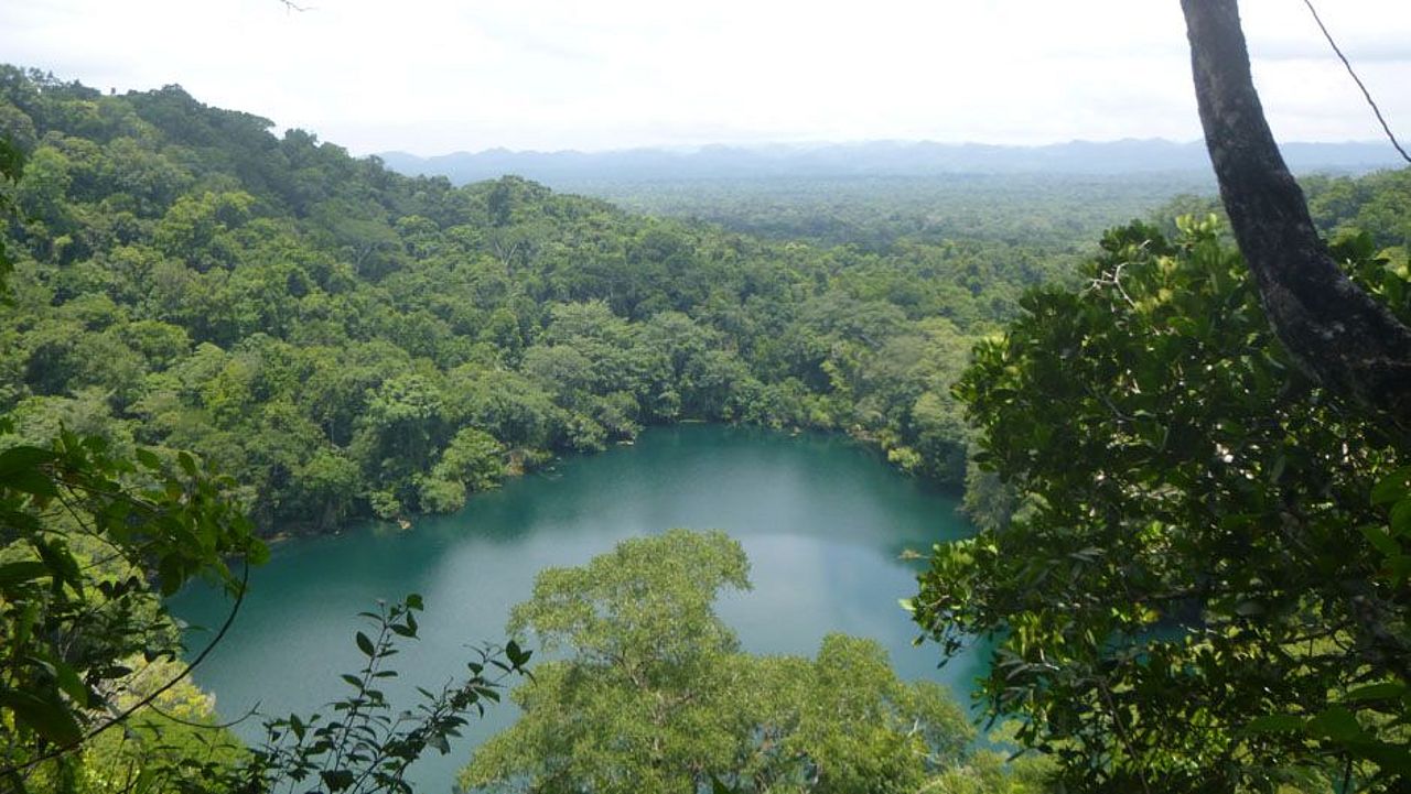 Türkiser See in Guatemala